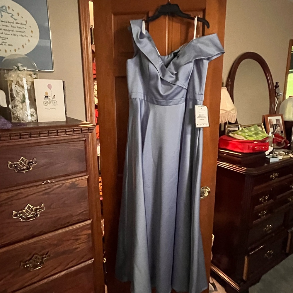 14 W Blue formal dress
